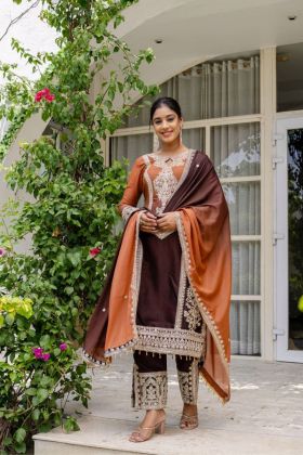 Georgette Padding Kurta Pant Dupatta Set in Magenta Star