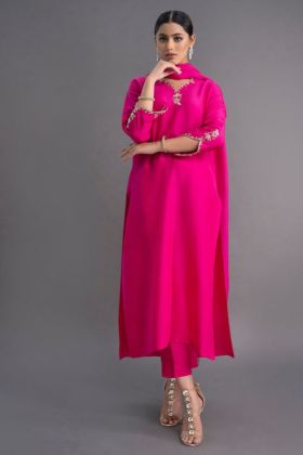 Najmeen Dupatta and Pink Silk Blend Embroidered Kurti Pant Set 