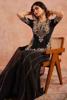 Tv Actress Mouni Roy Wear Black Palazzo Dress