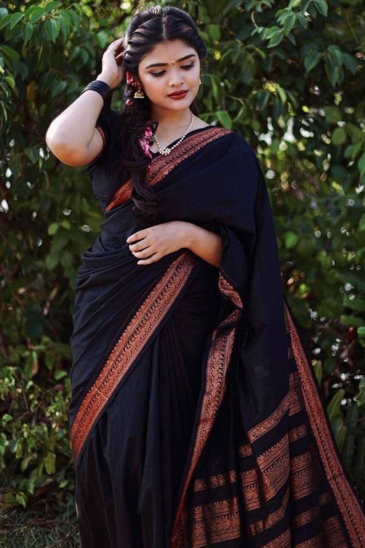 Black Coloured Kanchipuram Silk Saree With Copper Zari Pallu