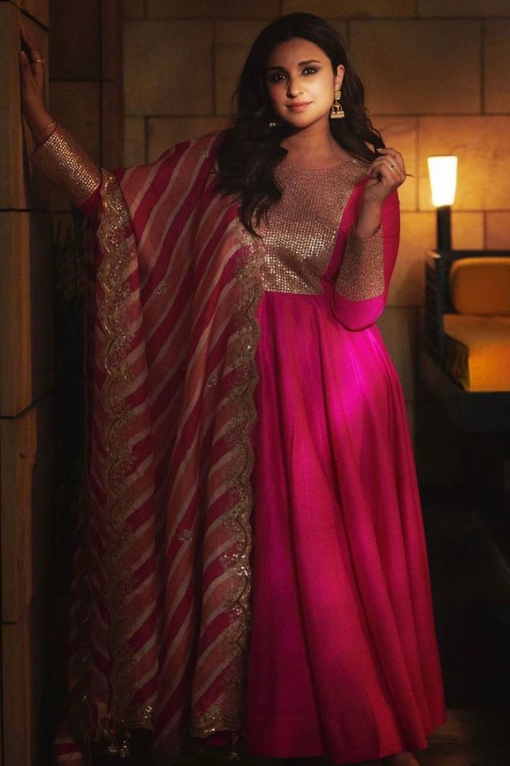 What are some of the OMG dresses of Bollywood actresses? - Quora