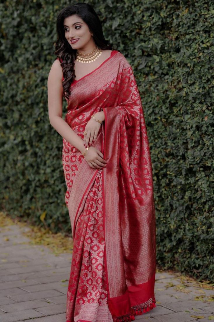 Buy Leeza Store Women Red Silk Blend Jacquard Woven Golden Zari Traditional  Bandhani Saree with Blouse Pieces Online at Best Prices in India - JioMart.