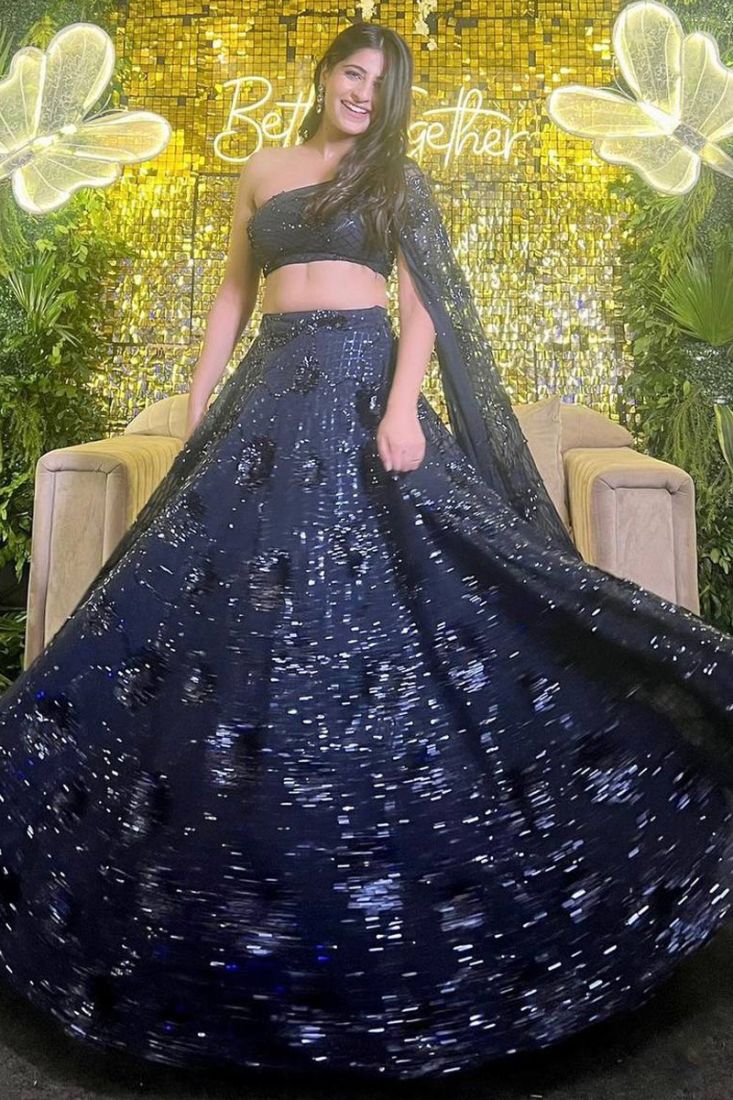 Janhvi Kapoor, Khushi Kapoor rock bold choli designs with lehengas at  Radhika Merchant, Anant Ambani engagement bash. See best ethnic looks |  Zoom TV