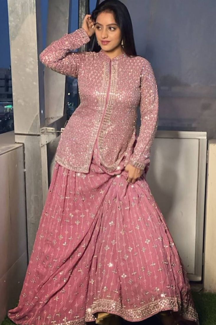 lehenga wear by actress